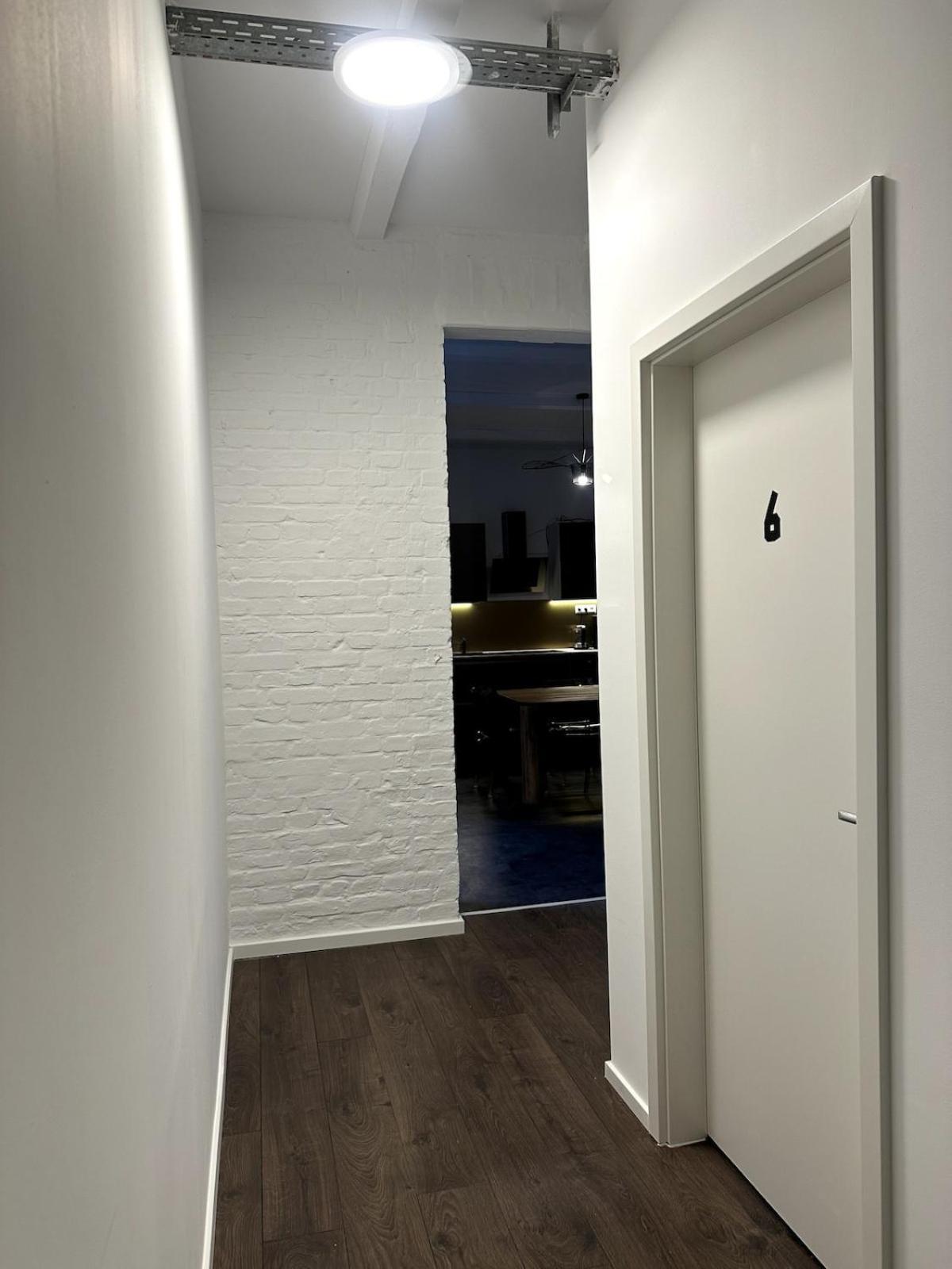 Elegant Gray In Vibrant Area 2 Apartment Berlin