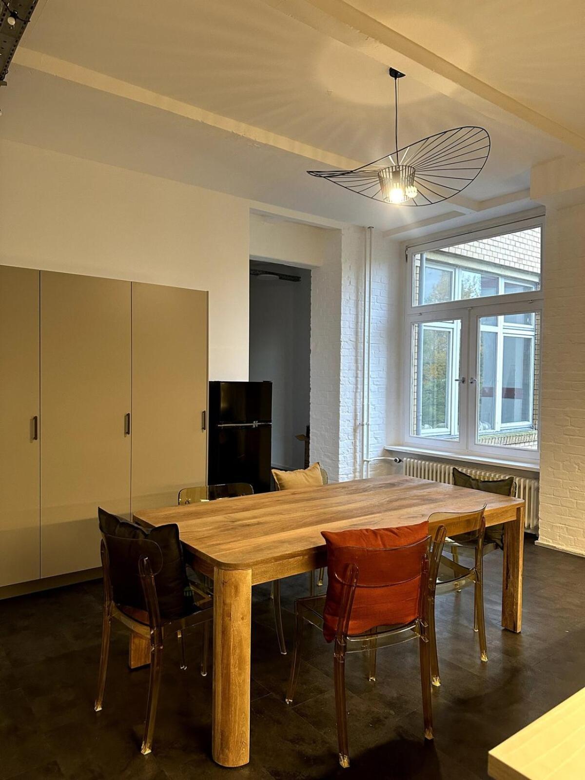 Elegant Gray In Vibrant Area 2 Appartement Berlijn
