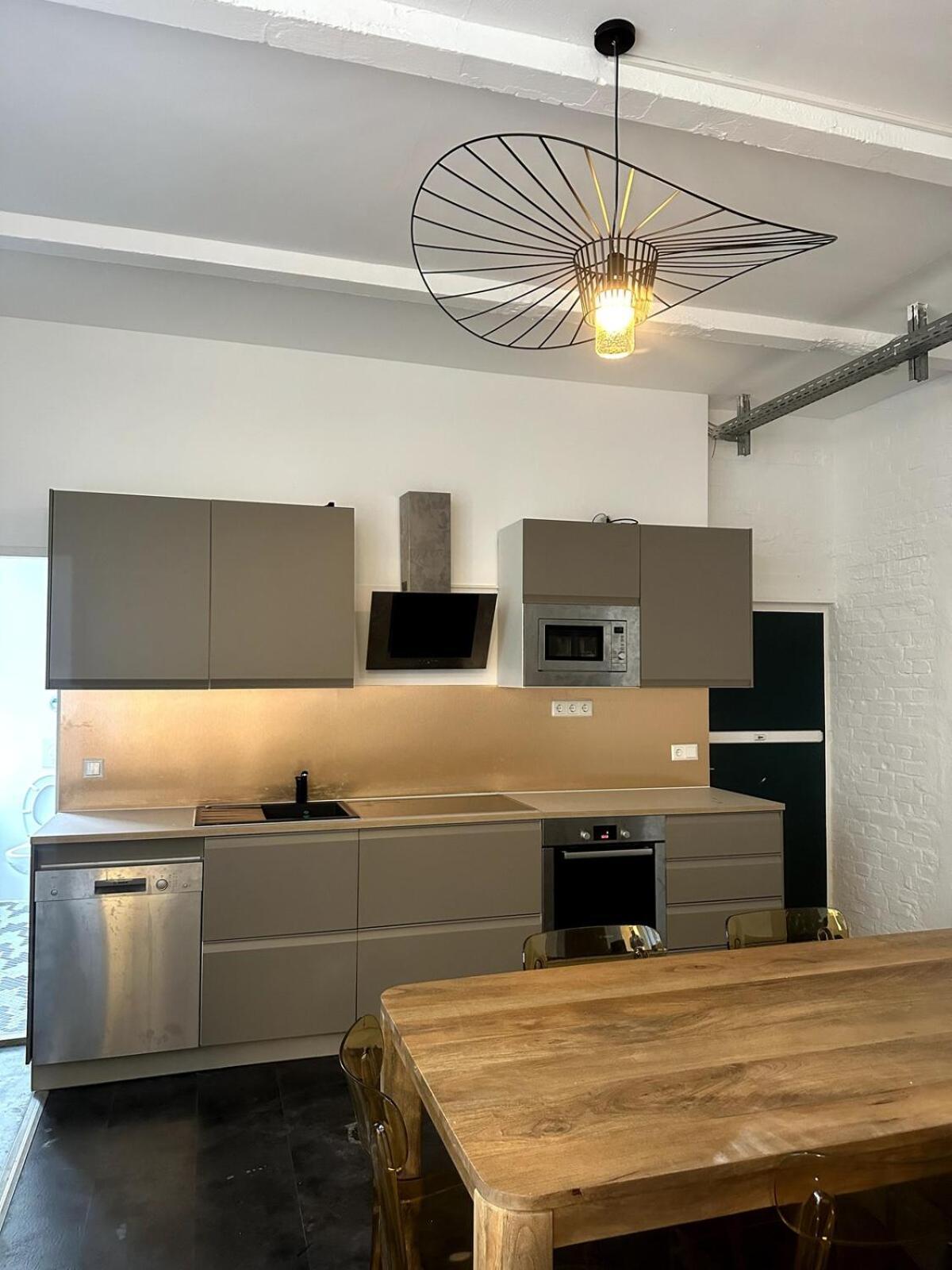 Elegant Gray In Vibrant Area 2 Appartement Berlijn