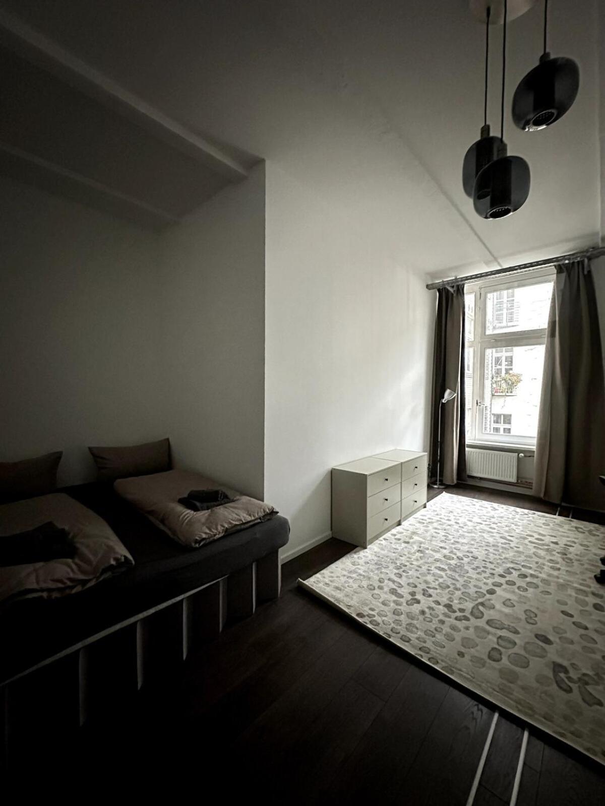 Elegant Gray In Vibrant Area 2 Appartement