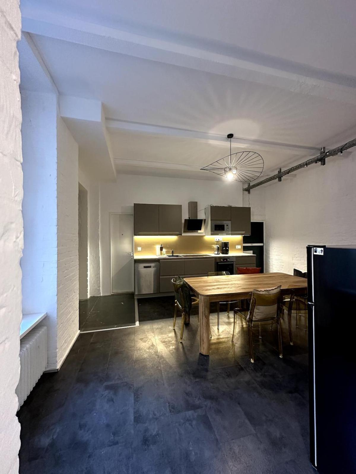 Elegant Gray In Vibrant Area 2 Appartement Berlijn