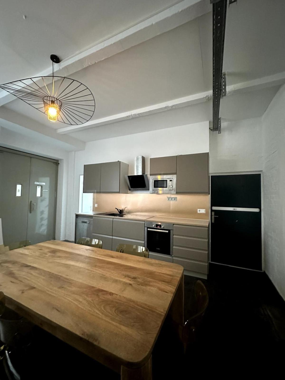 Appartement Elegant Gray In Vibrant Area 2 *
