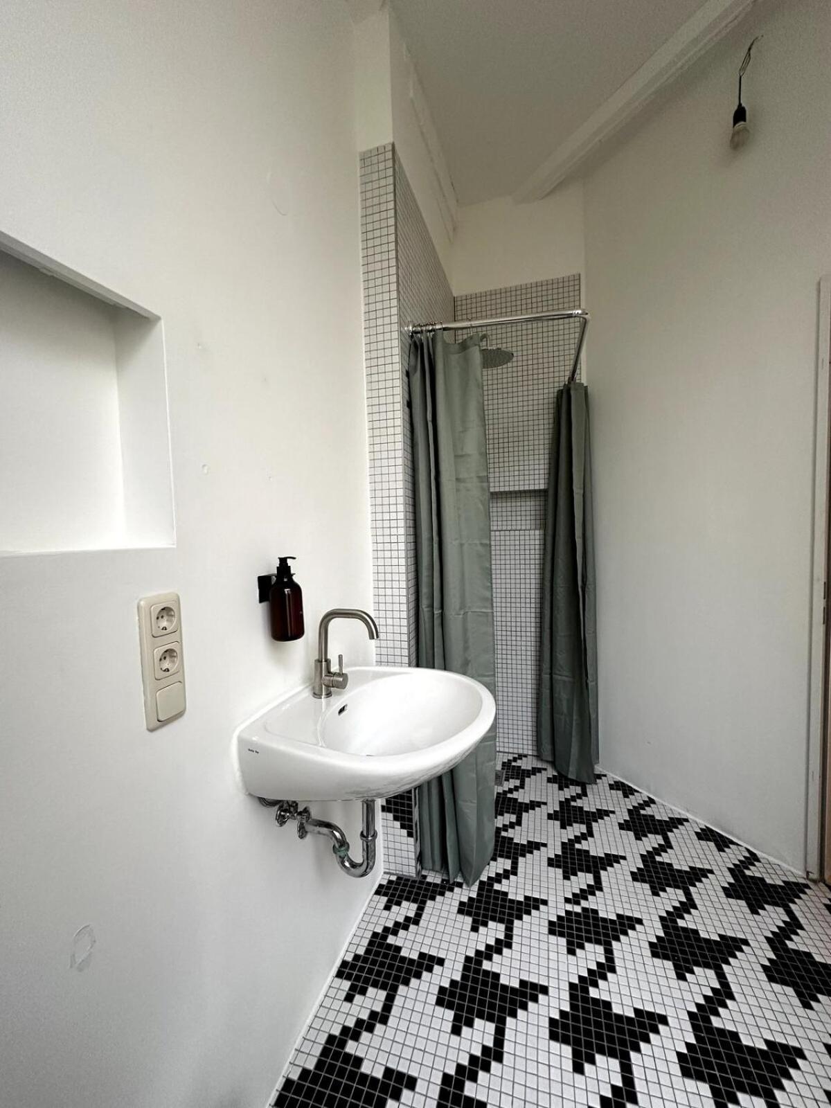 Appartement Elegant Gray In Vibrant Area 2 Berlijn