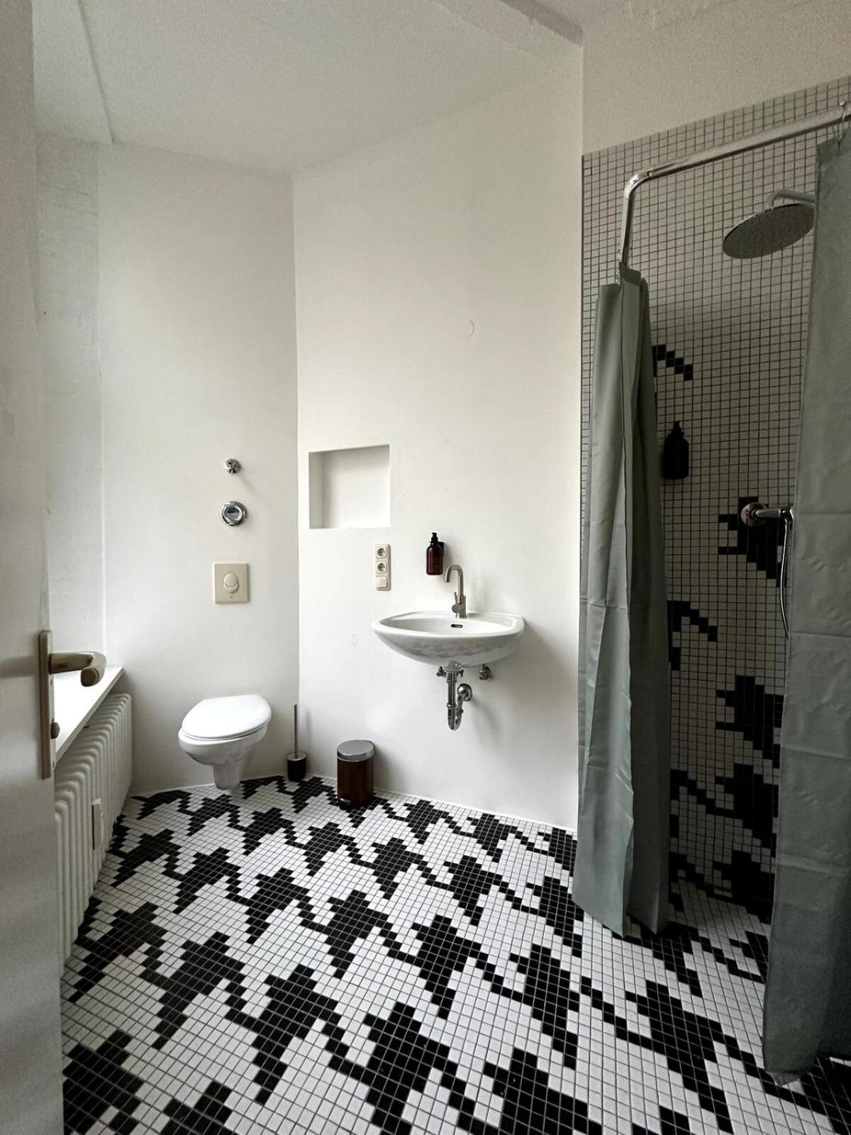 Elegant Gray In Vibrant Area 2 Appartement